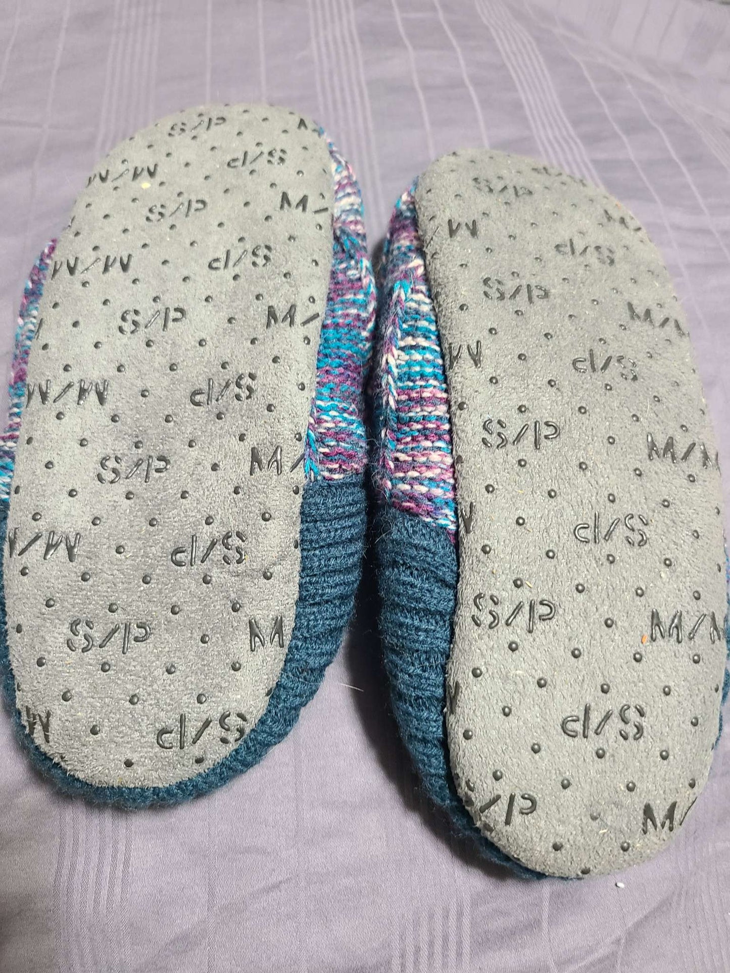 Size small girls slippers , Shoes 3 (Kids:4-8yr)