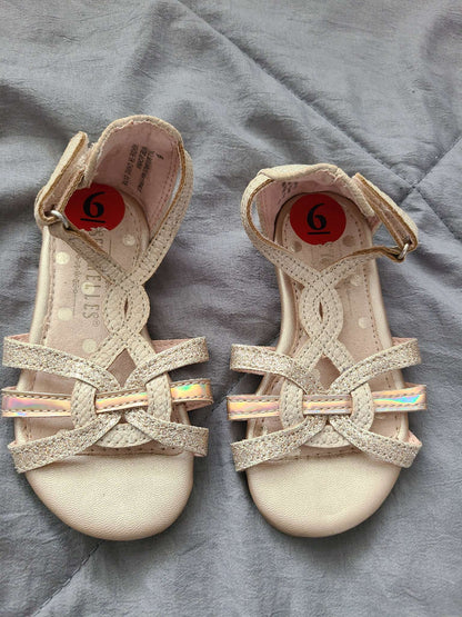 Size 6 Seychelles sandals , Shoes 6 (Walkers:12-24 mth)
