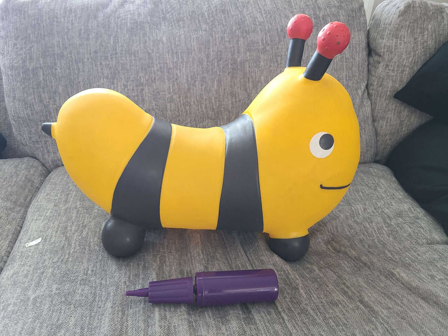 B toys ride on inflatable bee with pump retail 30