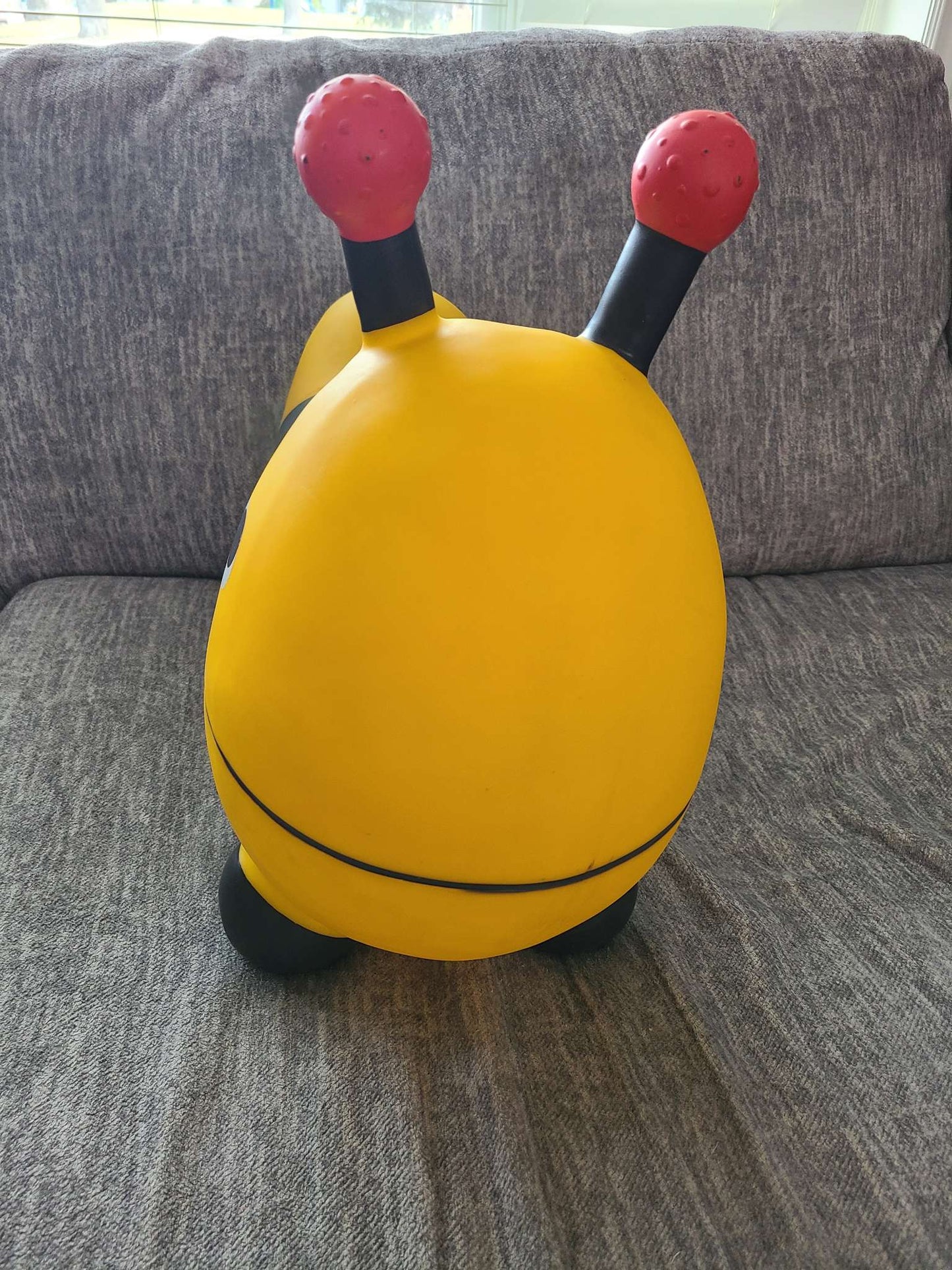 B toys ride on inflatable bee with pump retail 30