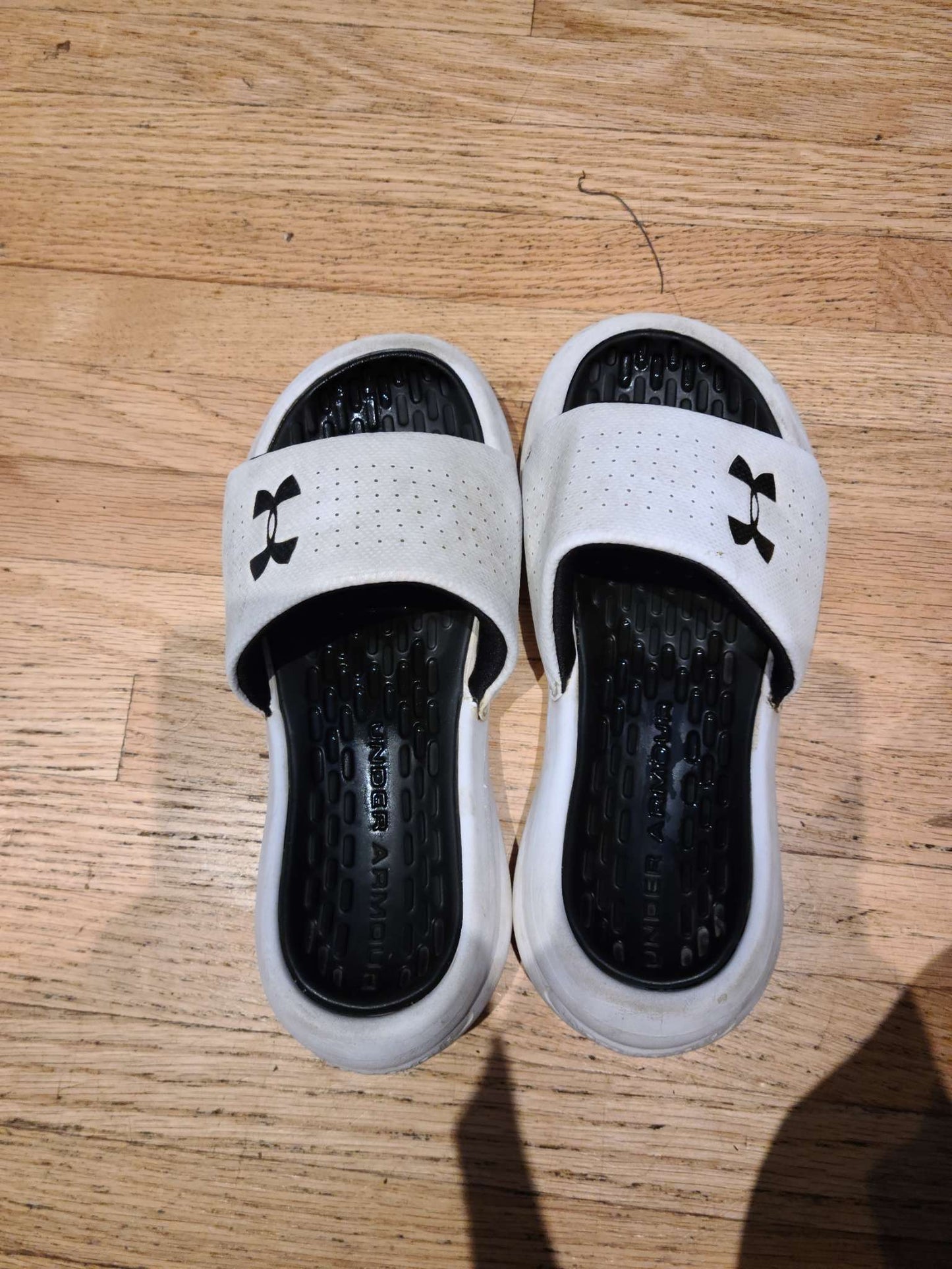 4Y under Armour sandals , Shoes 4 (Big Kids:8–12yr)