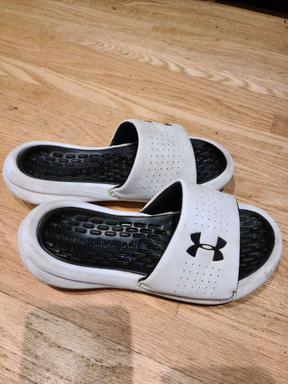 4Y under Armour sandals , Shoes 4 (Big Kids:8–12yr)