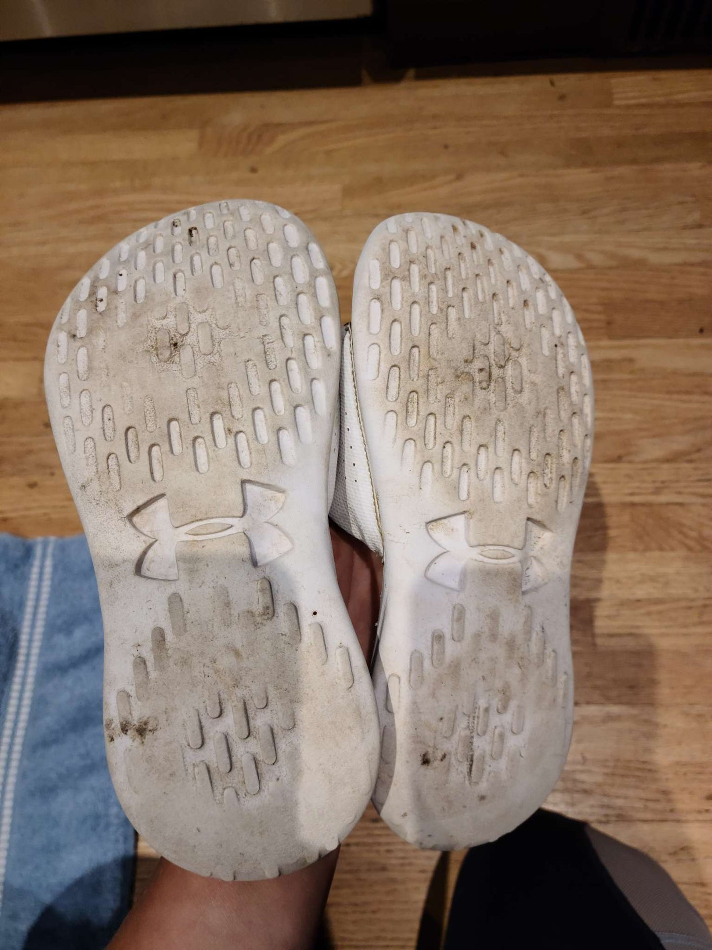 4Y under Armour sandals , Shoes 4 (Big Kids:8–12yr)