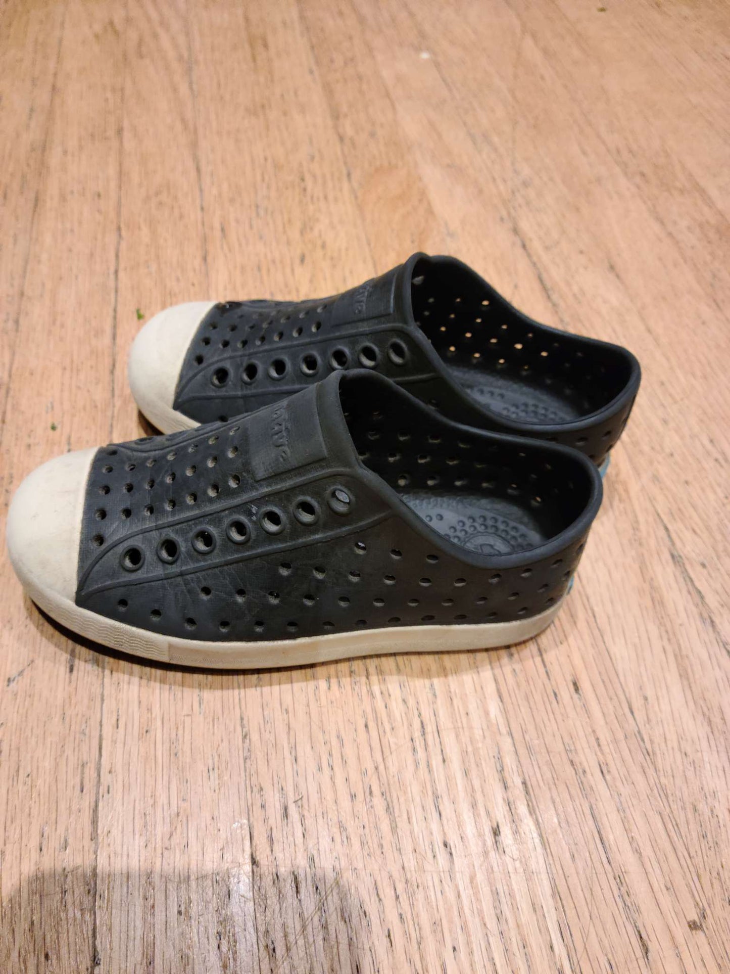 C9 native shoes black , Shoes 9 (Toddler:2-4yr)