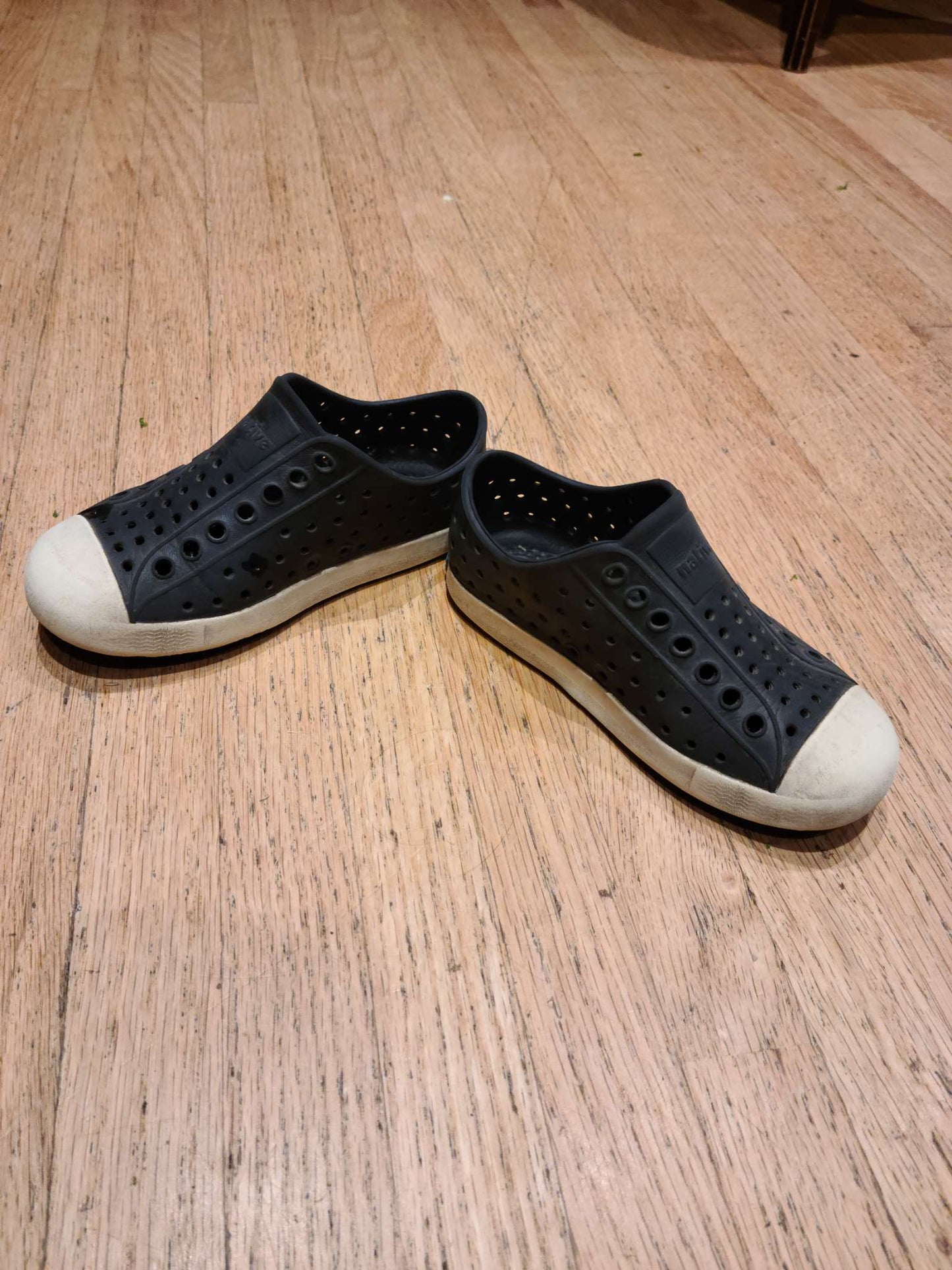 C9 native shoes black , Shoes 9 (Toddler:2-4yr)