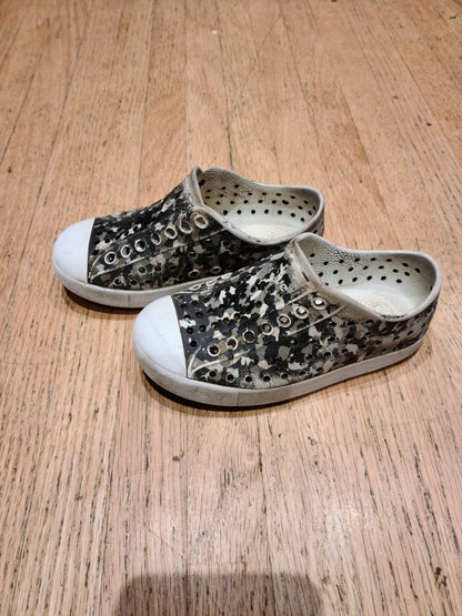 C9 native shoes camo , Shoes 9 (Toddler:2-4yr)