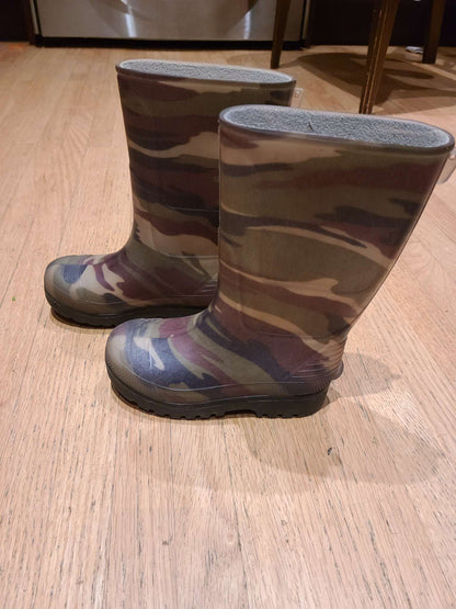 Size 9 rain boots camo , Shoes 9 (Toddler:2-4yr)