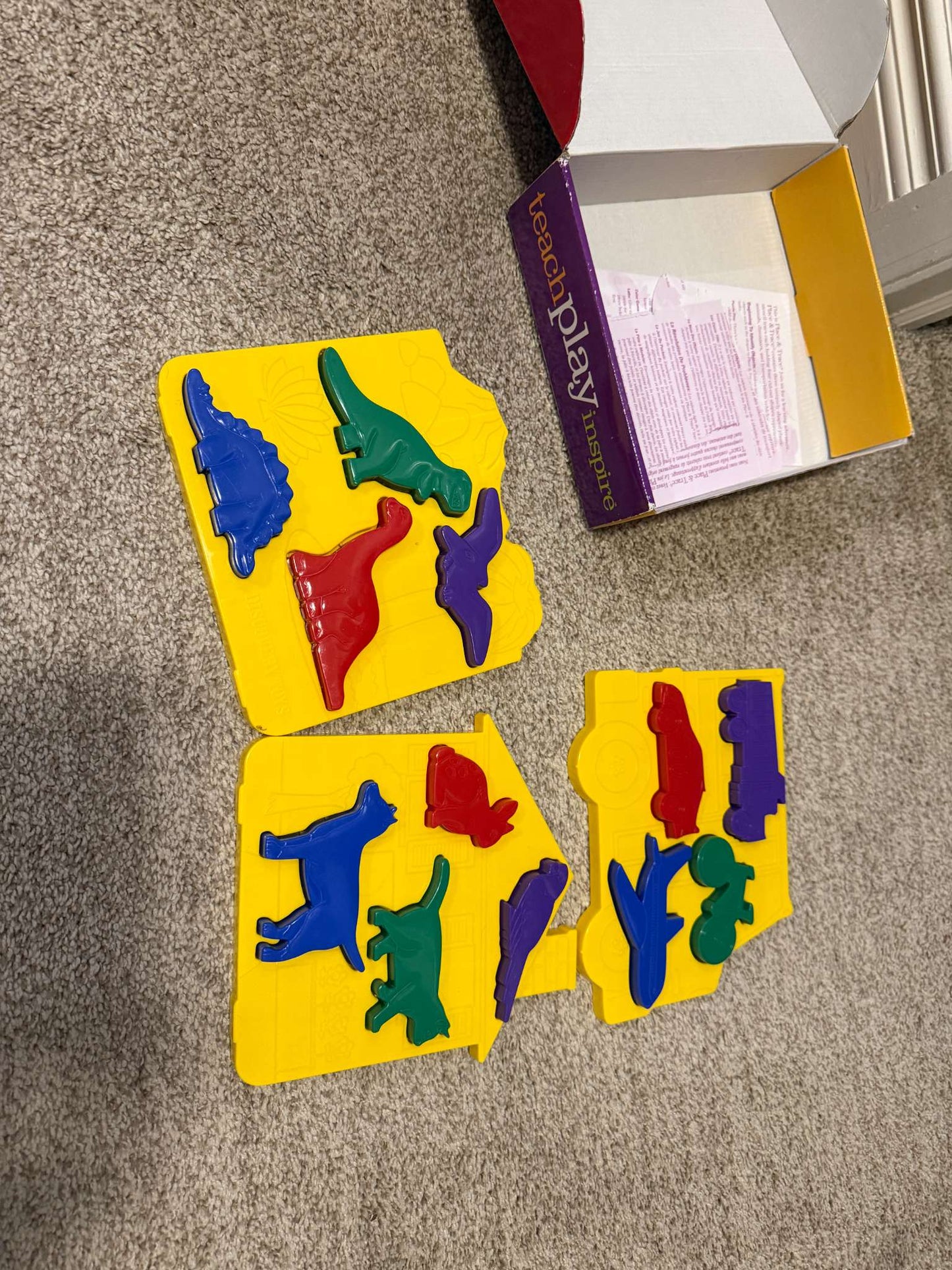 Discovery toy place and trace