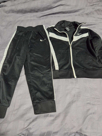 4T Nike track suit , Kids 4/4T