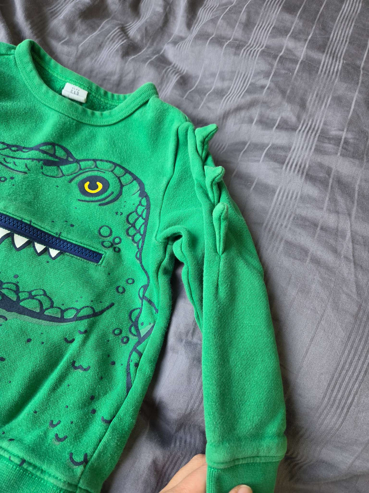 Baby gap 4T green dinosaur shirt, Kids 4/4T