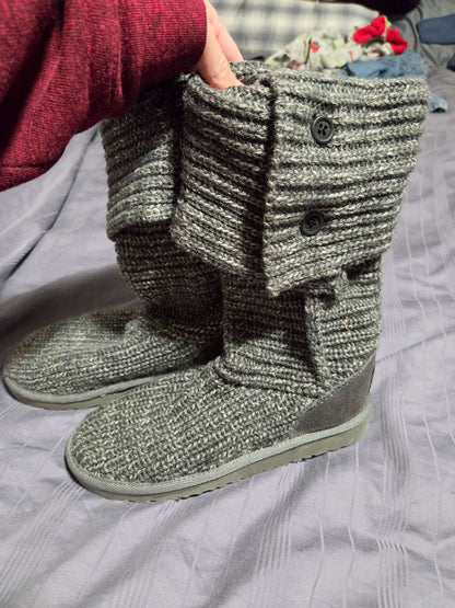 Size 6 UGG knitted boots girls , Shoes 6 (Big Kids:8–12yr)