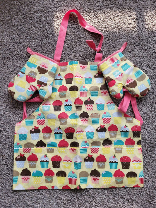 Cupcake Apron with Mitts