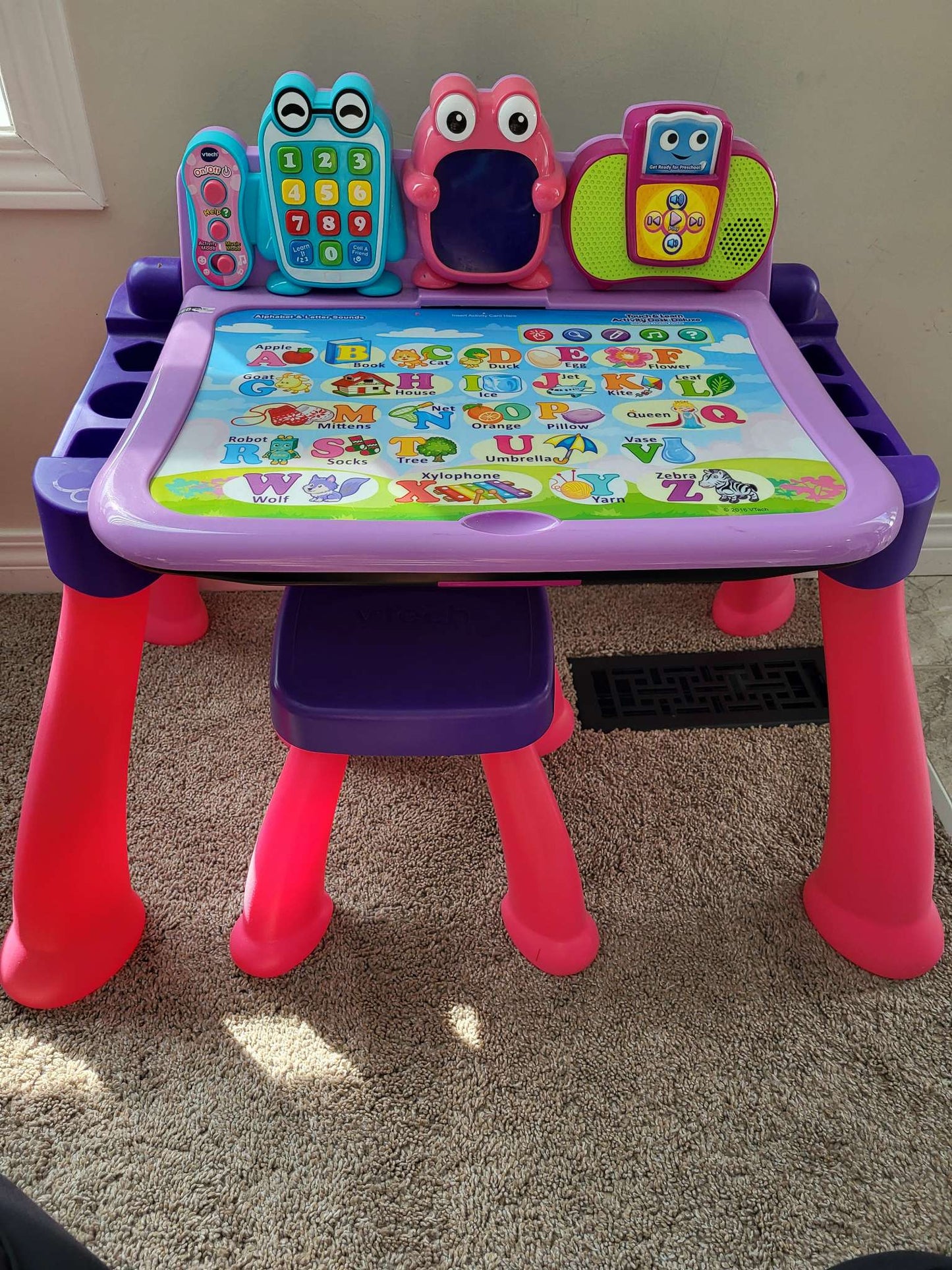 Touch & Learn Activity Desk™ Deluxe (Pink)