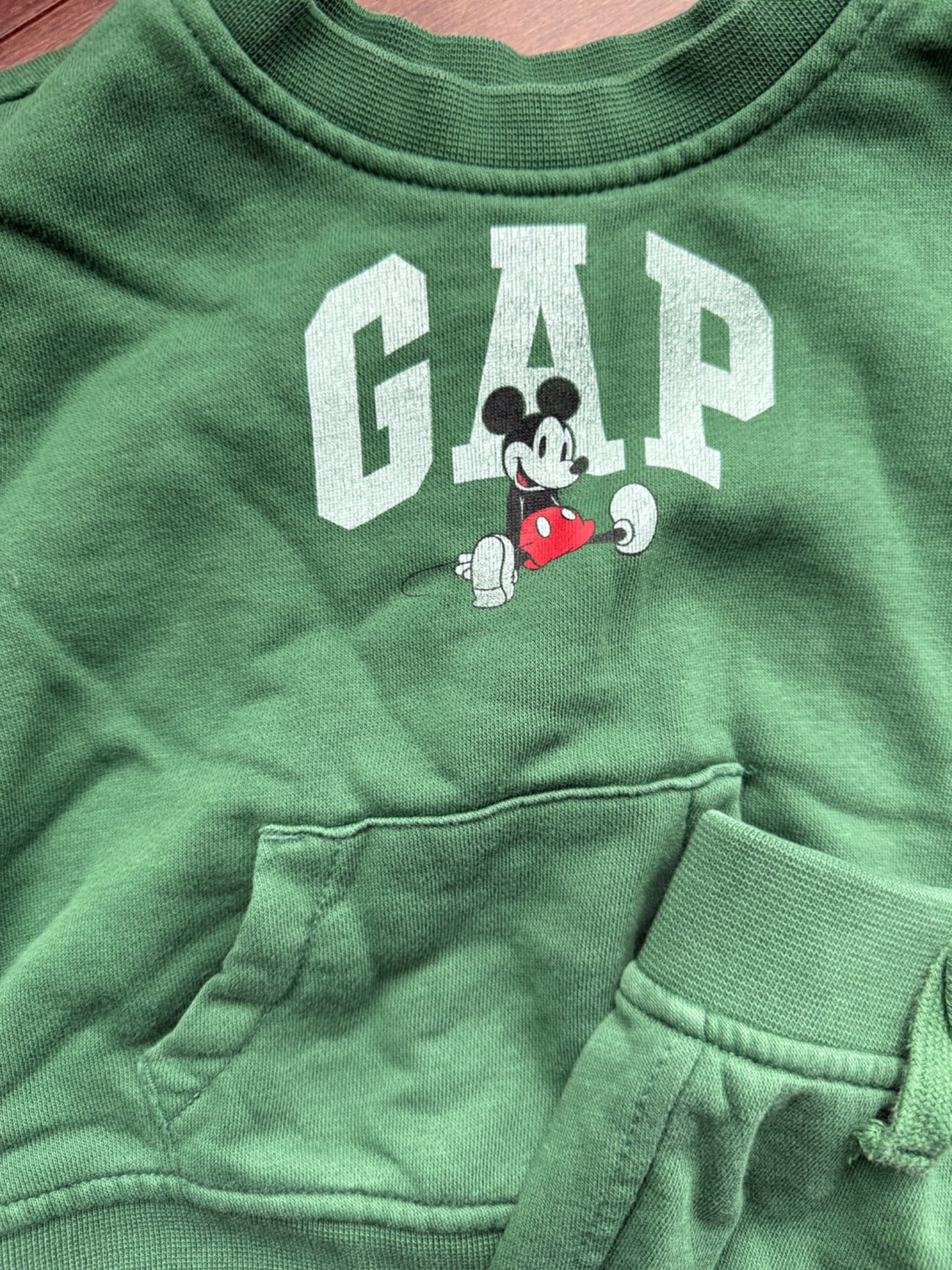 Disney/Gap Sweater Set: 6-12 Mos (Retail: $50), Kids 12 Month (9-12M)