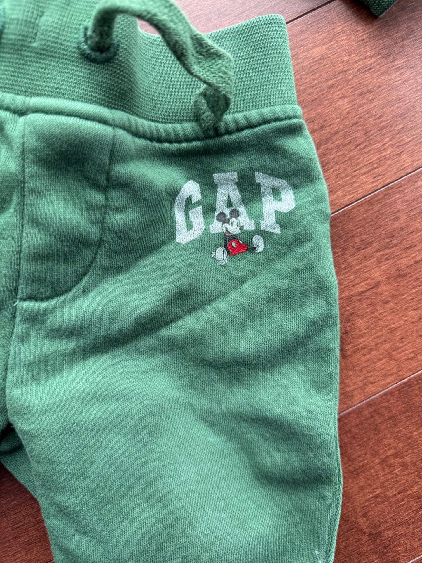 Disney/Gap Sweater Set: 6-12 Mos (Retail: $50), Kids 12 Month (9-12M)
