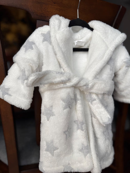 Adorable plush robe (12 mos+) Retail: $50, Kids 12 Month (9-12M)