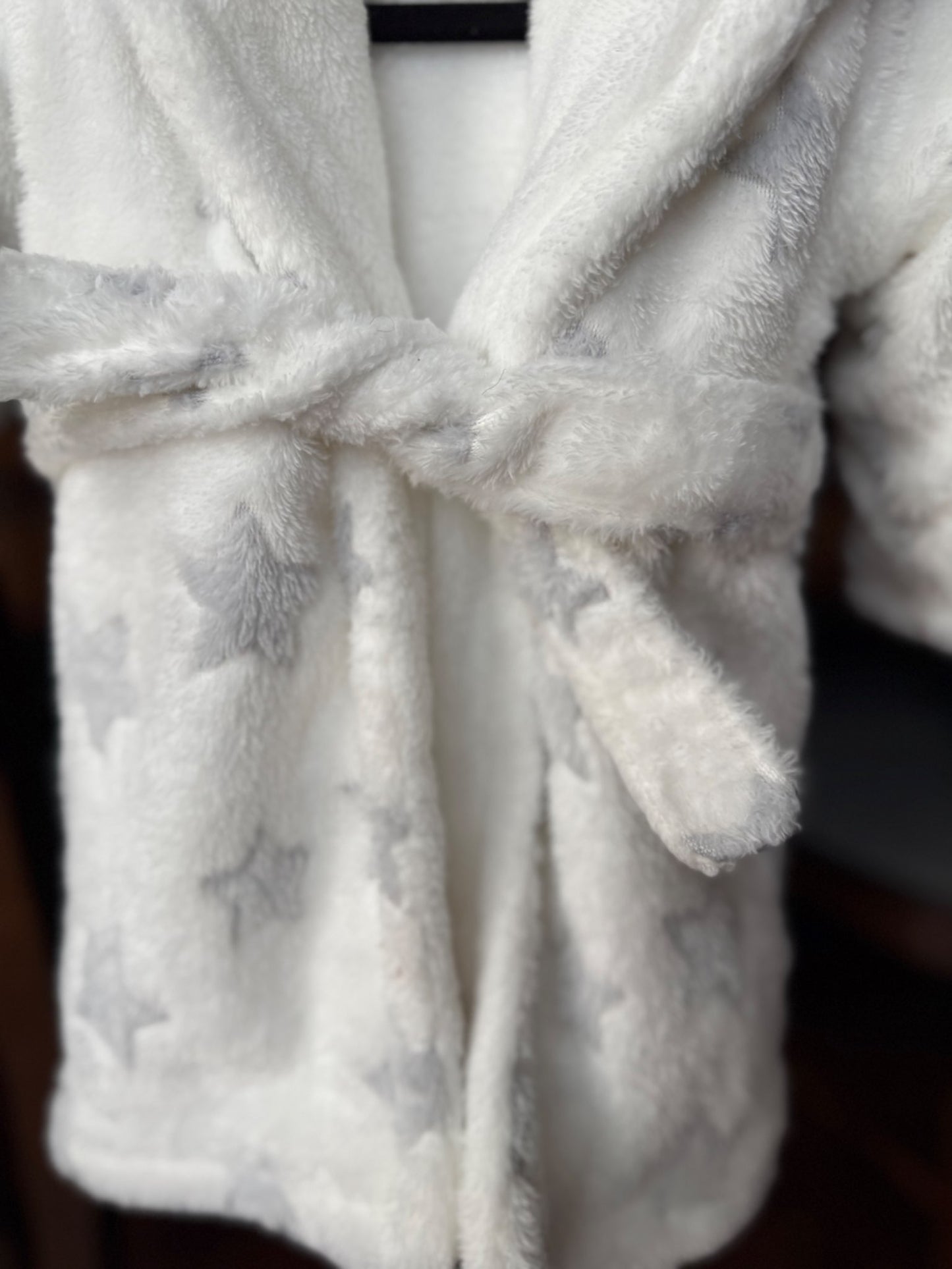 Adorable plush robe (12 mos+) Retail: $50, Kids 12 Month (9-12M)