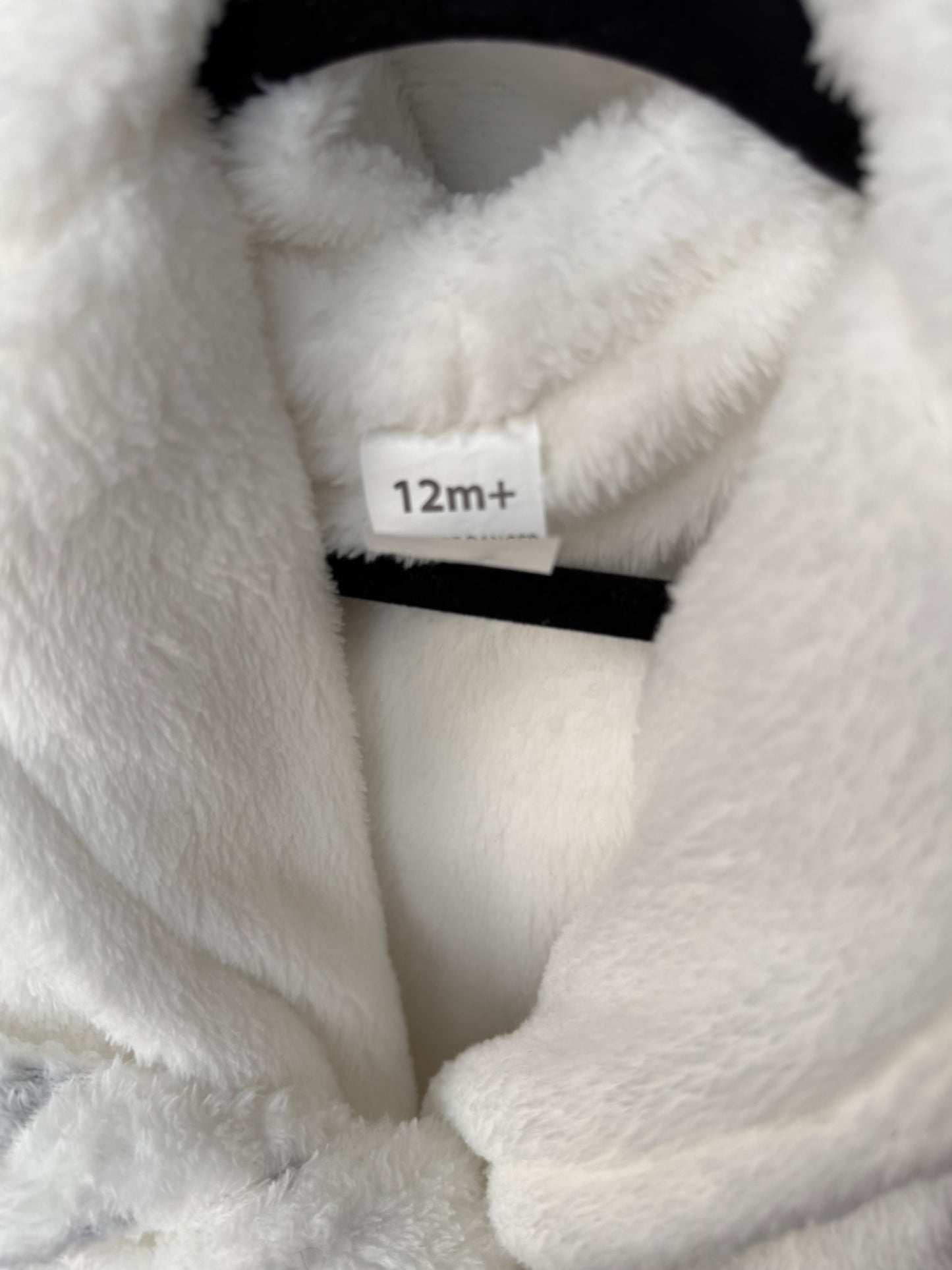 Adorable plush robe (12 mos+) Retail: $50, Kids 12 Month (9-12M)