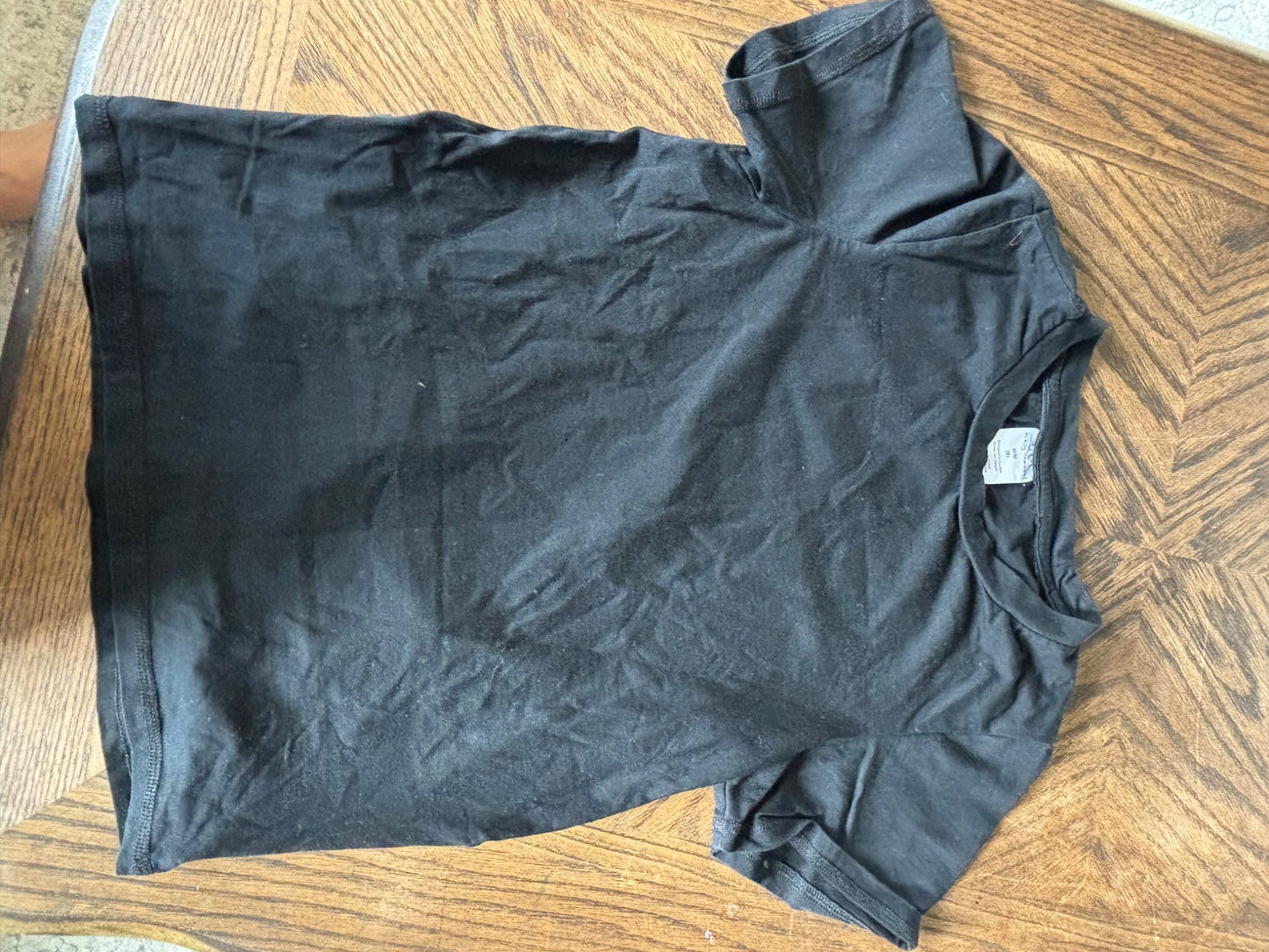 Plain black t - insulin pockets , Kids 8