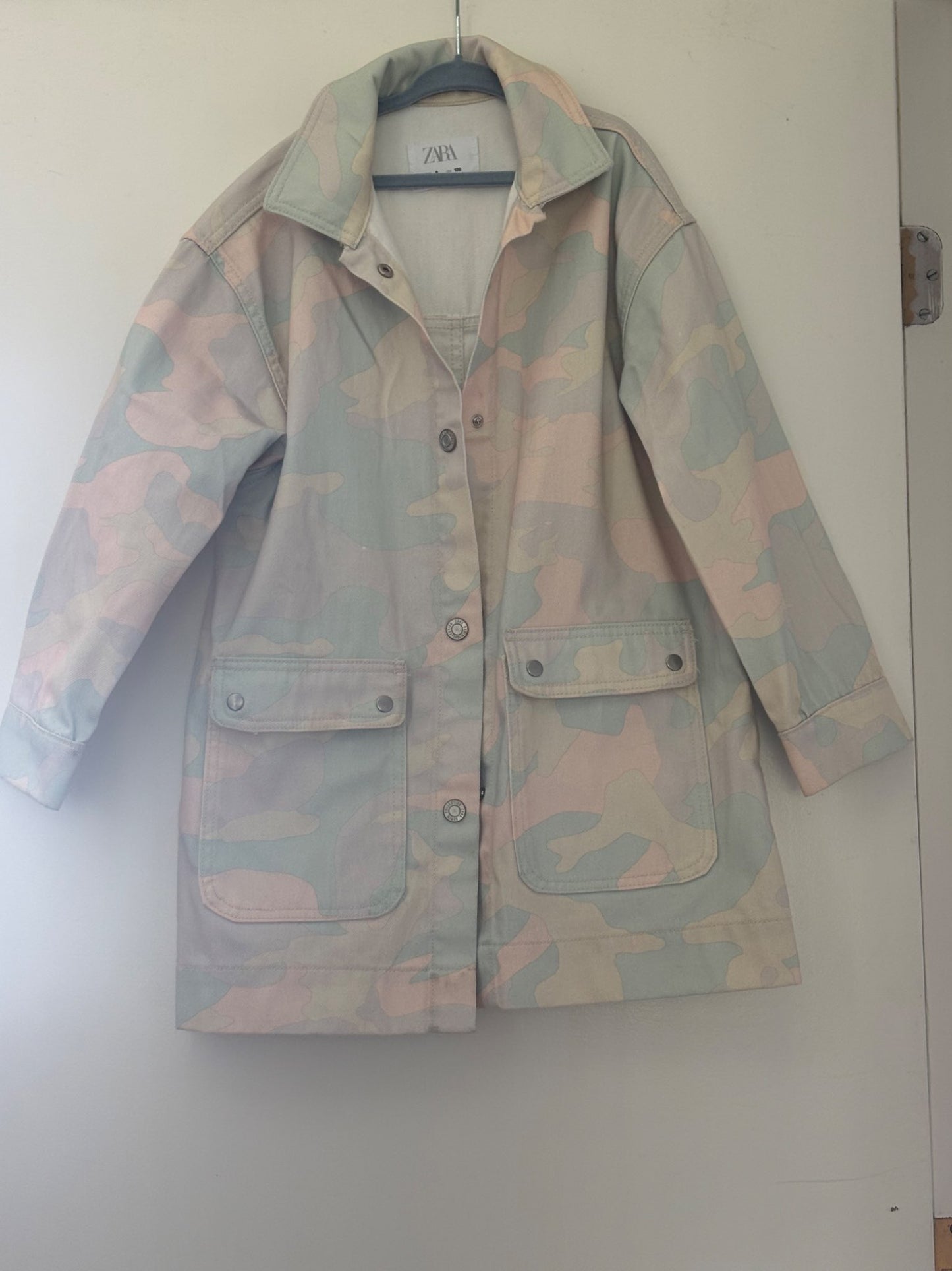 Oversized pastel camo jean jacket - size 8, Kids 8