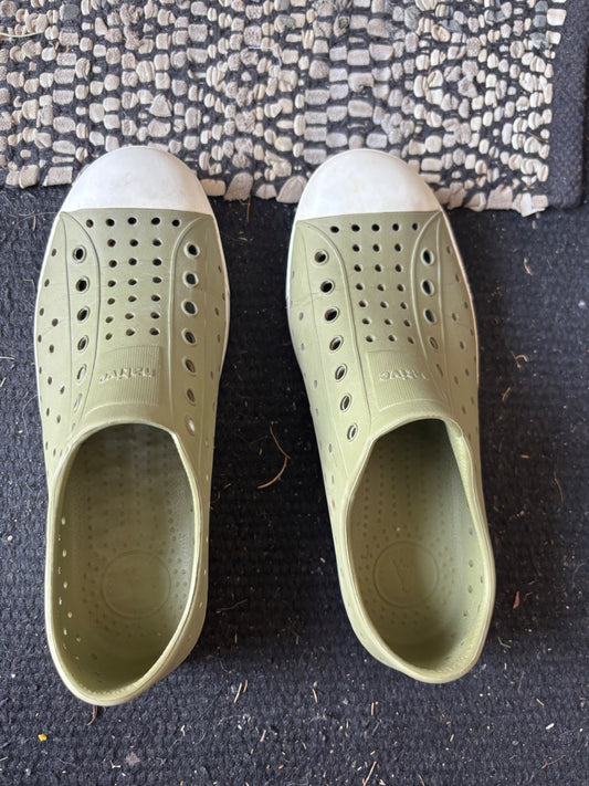 Native Brand - Olive shoes , Shoes 3 (Kids:4-8yr)
