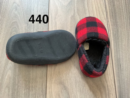 Red and Black Plaid Slippers size 5-6, Shoes 5 (Walkers:12-24 mth)