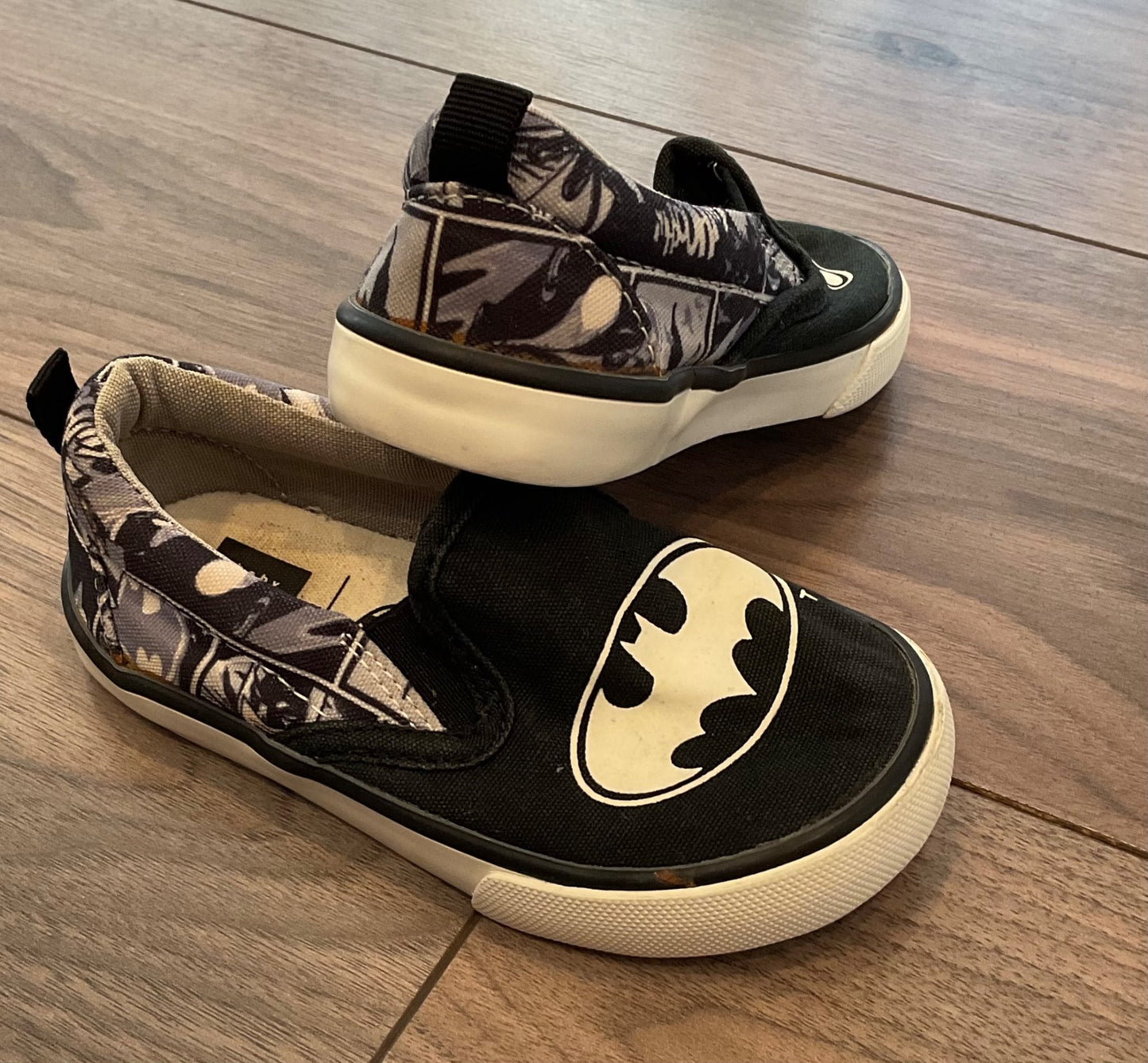 Glow in the dark Batman Shoes Size 6, Shoes 6 (Walkers:12-24 mth)