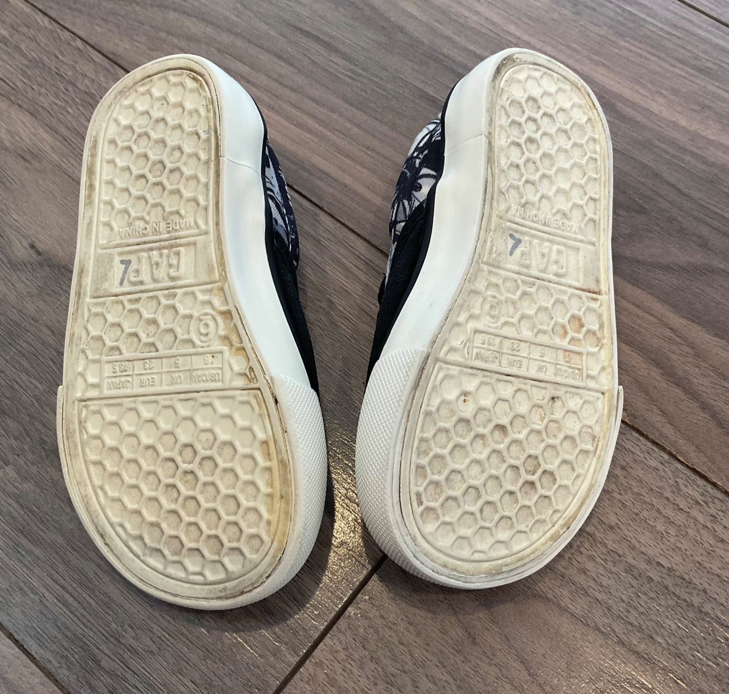 Glow in the dark Batman Shoes Size 6, Shoes 6 (Walkers:12-24 mth)