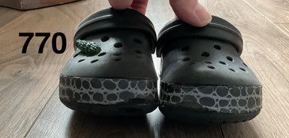 Black Lines Crocs Size 8/9, Shoes 8 (Toddler:2-4yr)