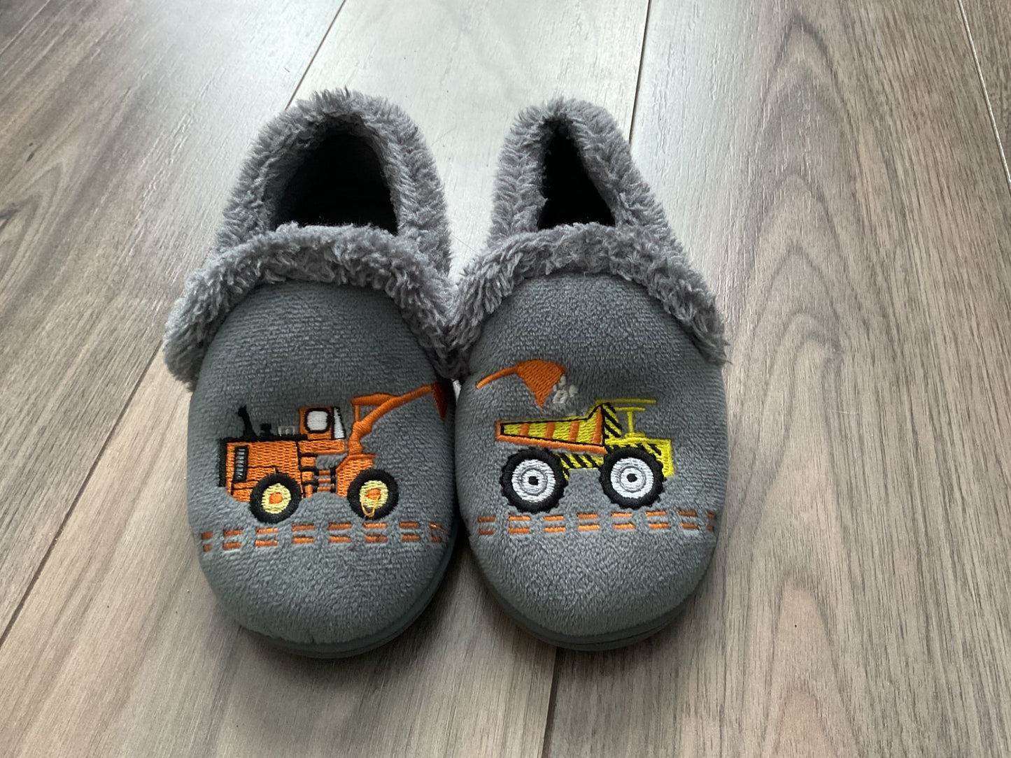 Boys Soled Slippers Size 9-10, Shoes 9 (Toddler:2-4yr)
