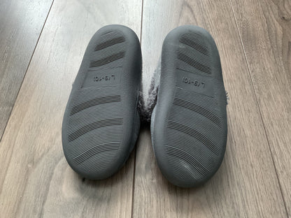 Boys Soled Slippers Size 9-10, Shoes 9 (Toddler:2-4yr)
