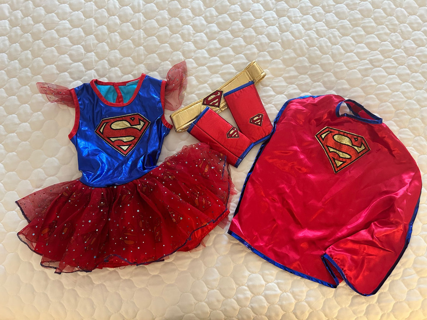 VGUC Superhero Costume (Size S - fits 2-3 Years), Kids 2T