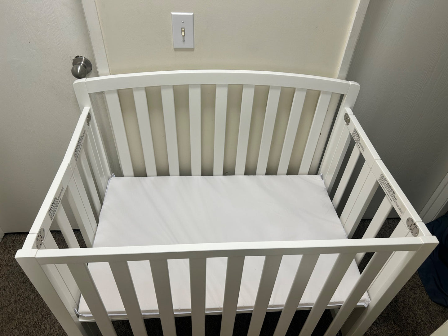 VGUC 2021 DaVinci Dylan 3-in-1 Folding Mini Crib (Converts to TWIN) with Mattress & Sheets; Retails: $300.00+