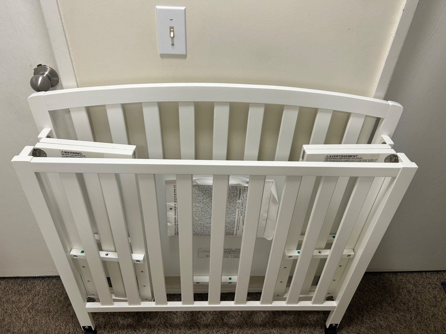 VGUC 2021 DaVinci Dylan 3-in-1 Folding Mini Crib (Converts to TWIN) with Mattress & Sheets; Retails: $300.00+