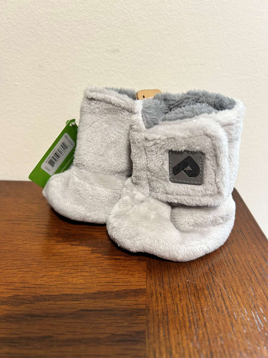 BNWT Infant (0-6 Months) Plush Lined Booties; Retails: $22.00, Shoes 0 (Baby: 0-12 mth)