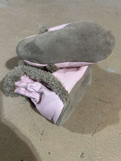 EUC Robeez Classic Bootie (18-24 Months); Retails: $42.99, Shoes 4.5 (Walkers:12-24 mth)