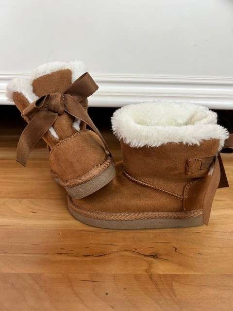 EUC Brown Ribbon (Toddler Size 7) Booties, Shoes 7 (Walkers:12-24 mth)