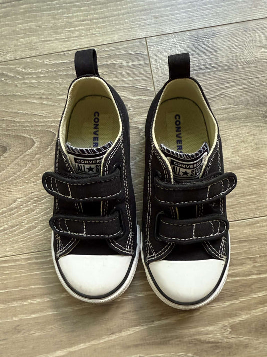 Converse Velcro shoes size 9; MSRP $39.99, Shoes 9 (Toddler:2-4yr)