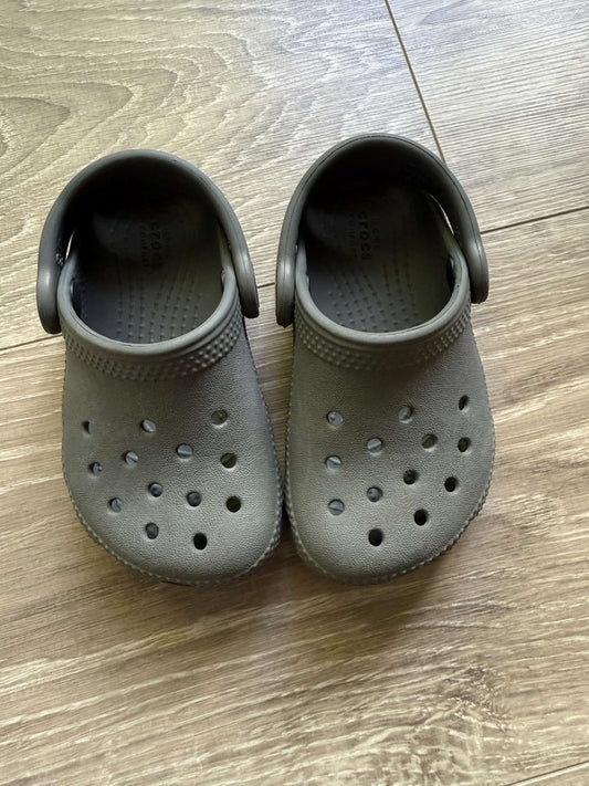 Crocs size 6, Shoes 6 (Walkers:12-24 mth)