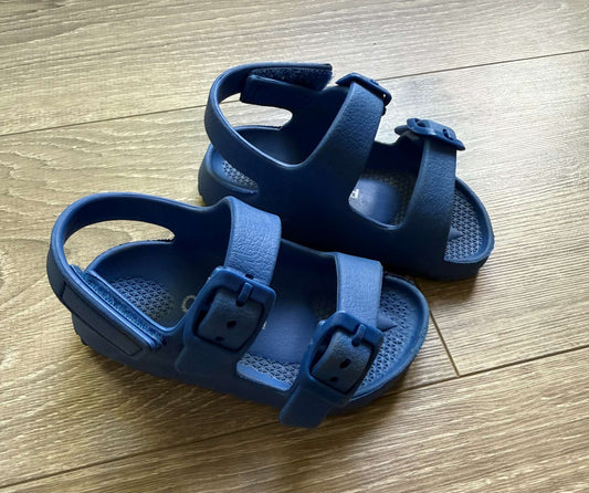 OshKosh Sandals size 5, Shoes 5 (Walkers:12-24 mth)