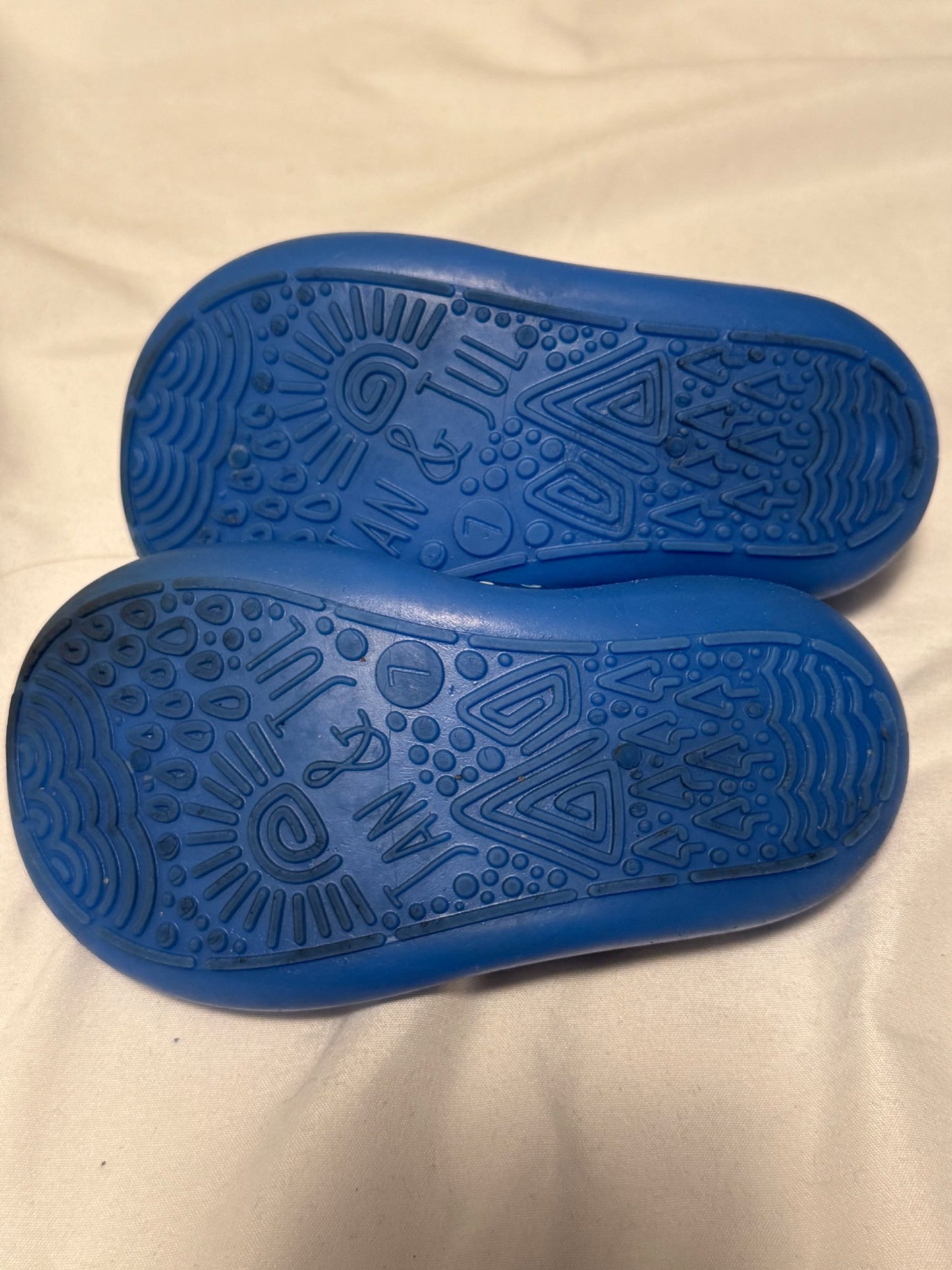 Jan and Jul water shoes - size 7 *fit small*, Shoes 7 (Walkers:12-24 mth)