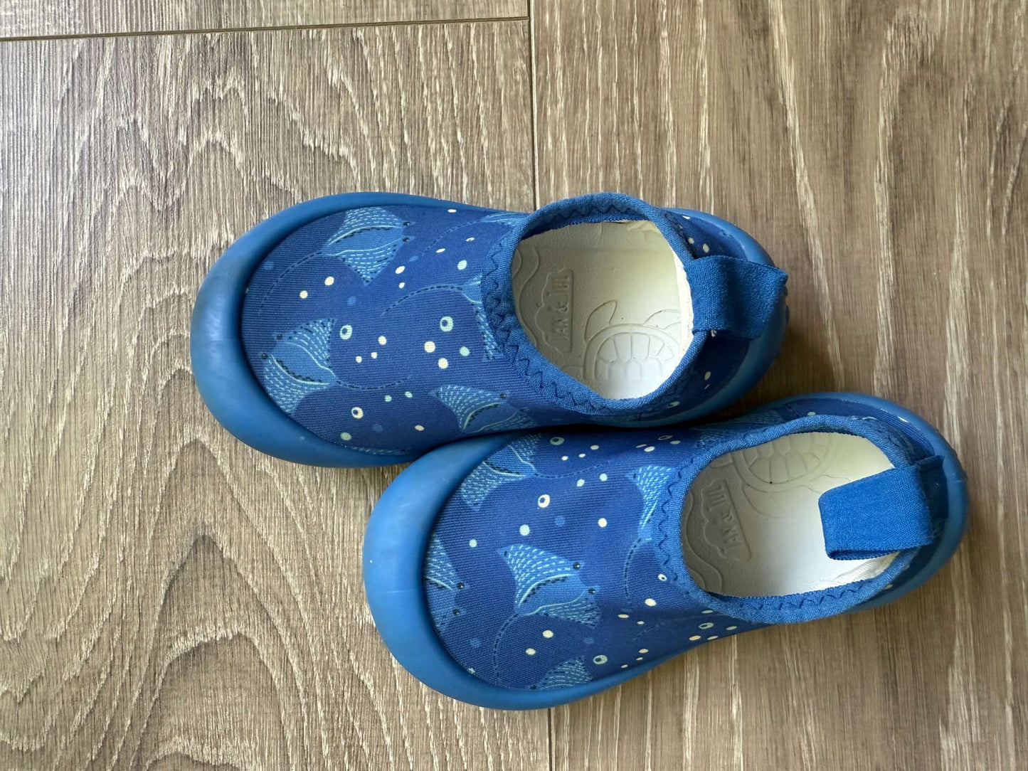 Jan and Jul water shoes - size 7 *fit small*, Shoes 7 (Walkers:12-24 mth)