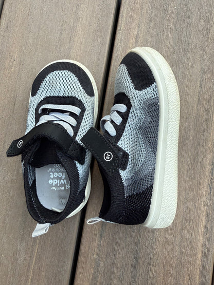 Stride Rite Aseel Boys shoes size 6; MSRP $50, Shoes 6 (Walkers:12-24 mth)