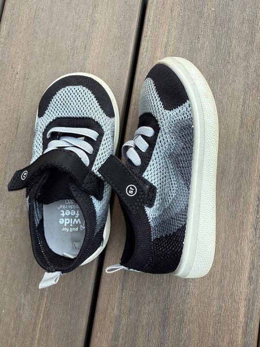 Stride Rite Aseel Boys shoes size 6; MSRP $50, Shoes 6 (Walkers:12-24 mth)