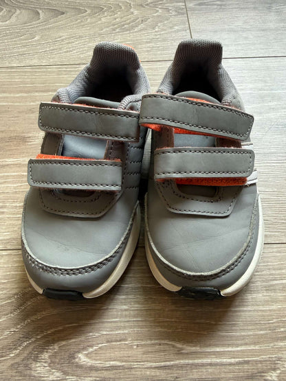 Adidas Velcro shoes Toddler size 8, Shoes 8 (Toddler:2-4yr)