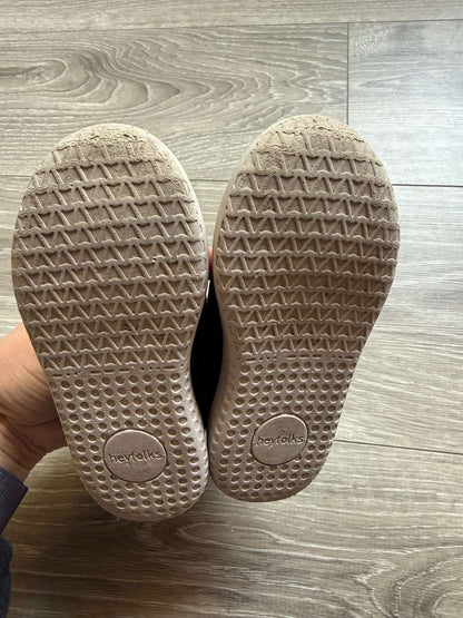 Heyfolks Toddler size 7 slip on , Shoes 7 (Walkers:12-24 mth)