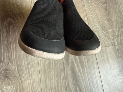 Heyfolks Toddler size 7 slip on , Shoes 7 (Walkers:12-24 mth)