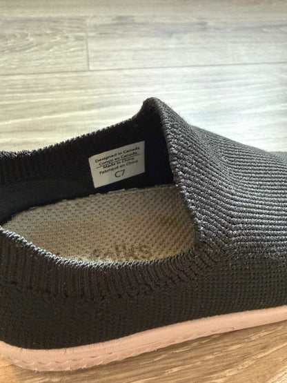 Heyfolks Toddler size 7 slip on , Shoes 7 (Walkers:12-24 mth)