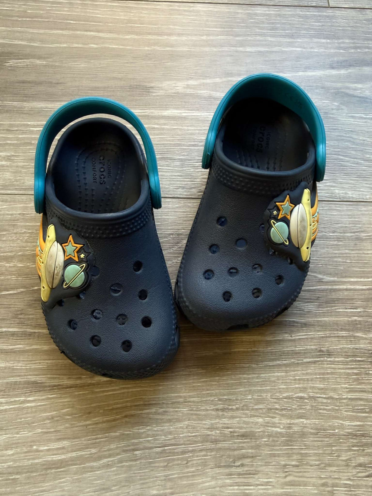 Light-up Space Crocs size 7; MSRP $54.99, Shoes 7 (Walkers:12-24 mth)