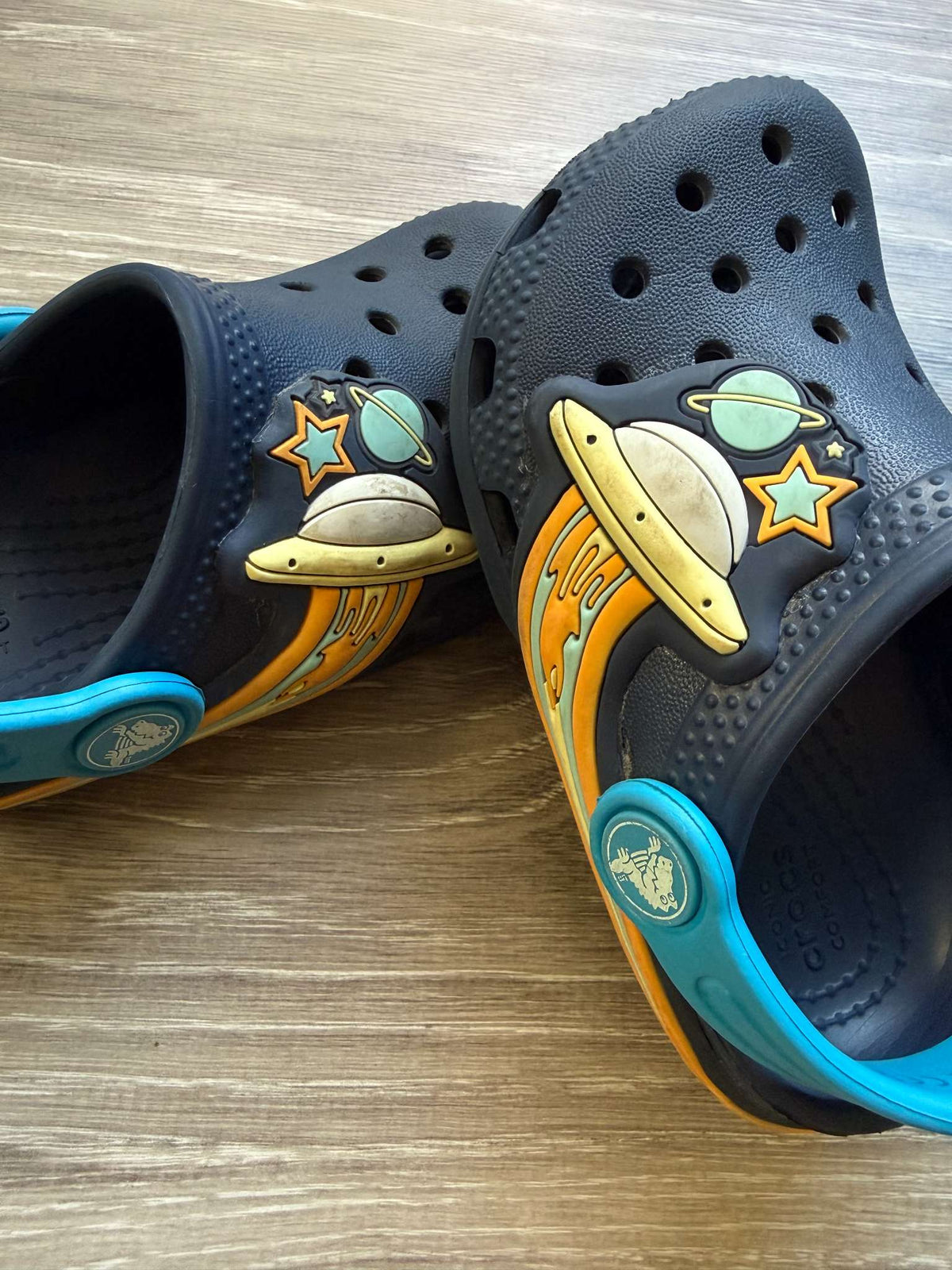 Light-up Space Crocs size 7; MSRP $54.99, Shoes 7 (Walkers:12-24 mth)